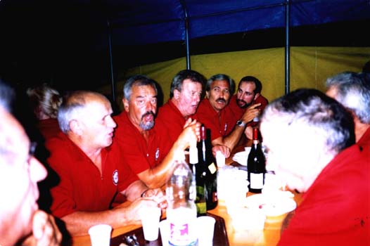 2003-08-FestaAlpini-meritato_rinfresco